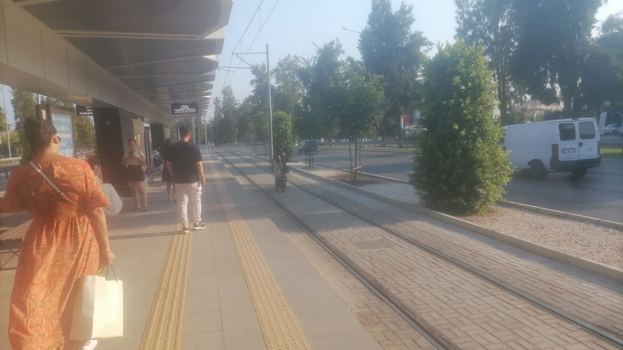 Tramvay yolunda tehlikeli yolculuk