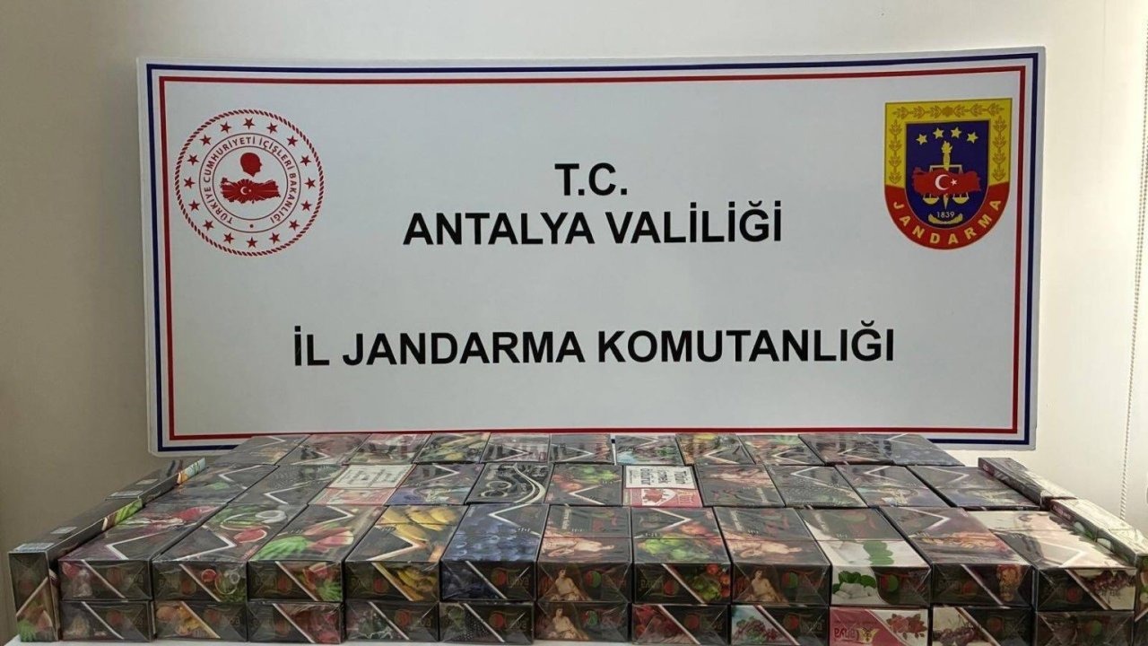 Kaş’ta 22 kilo kaçak nargile tütünü ele geçirildi
