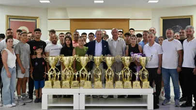 Başkan Kocagöz, kick boks sporcularını ağırladı