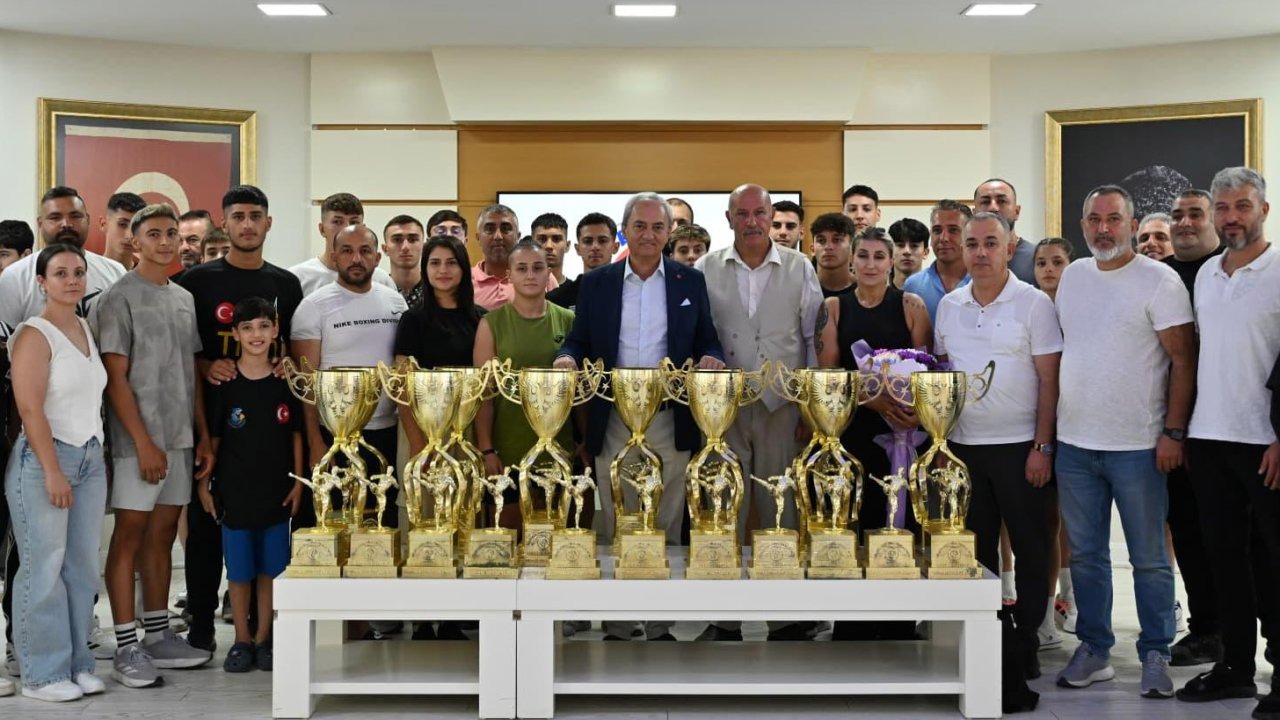 Başkan Kocagöz, kick boks sporcularını ağırladı