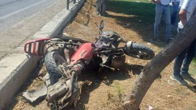 Minibüsle motosiklet çarpıştı: 1 ölü,  2 yaralı