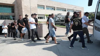 Antalya’da eş zamanlı operasyonlarda 236 aranan şahıs yakalandı