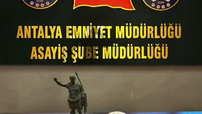 Tarihi eser satma vaadiyle 50 bin dolar dolandıran 4 şüpheli yakalandı