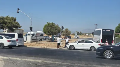 Alanya–Manavgat Yolunda Otomobil Tur Otobüsüne Çarptı
