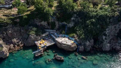 Kavurucu sıcaklardan kaçanların rotası Muratpaşa Falez Plajları oldu