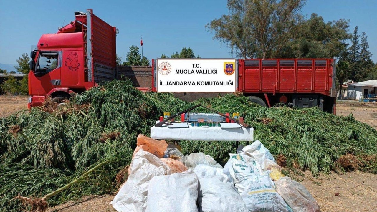 Uyuşturucuyla yakalanan aynı aileden 3 kişiye gözaltı