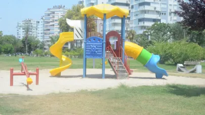 Sıcaklar parkları boş bıraktırdı