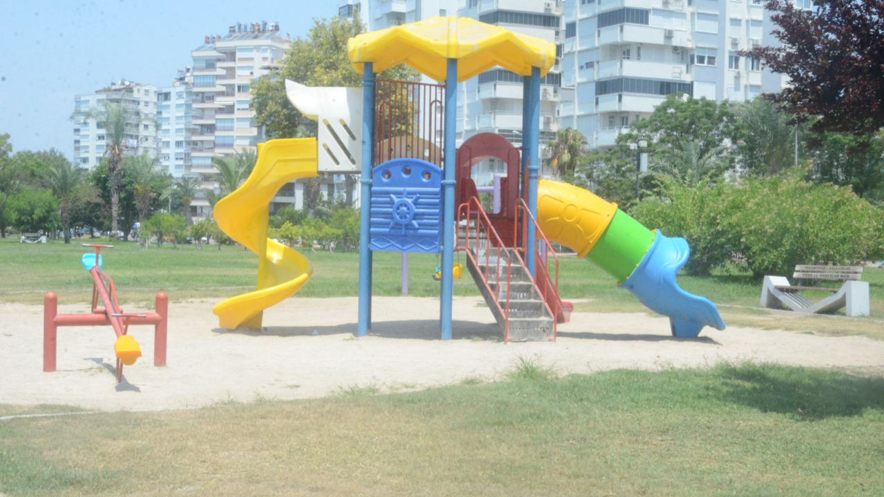 Sıcaklar parkları boş bıraktırdı