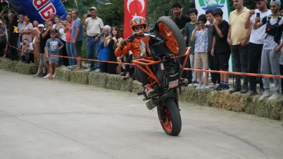Motosiklet şov hayran bıraktı