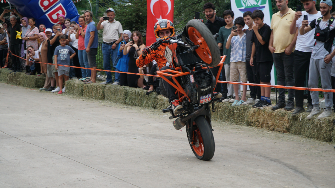 Motosiklet şov hayran bıraktı