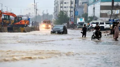 Pakistan’da muson yağmurları nedeniyle hayatını kaybedenlerin sayısı 785’e yükseldi