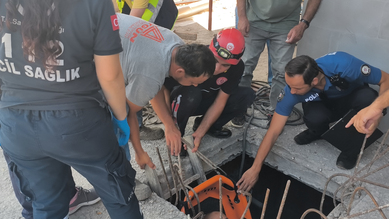 Kuyuda mahsur kalan yaralı çalışanı itfaiye ekipleri kurtardı