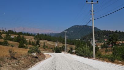 Kemer Ovacık Mahallesi’nin 3.5 kilometrelik yolu asfaltla buluştu