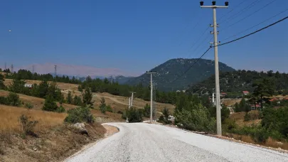 Kemer Ovacık Mahallesi’nin 3.5 kilometrelik yolu asfaltla buluştu
