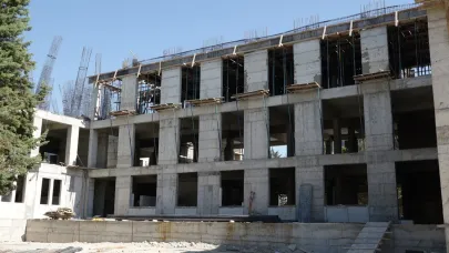 Asansör boşluğuna düşen işçi ağır yaralandı