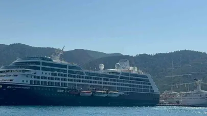 Marmaris’e iki dev yolcu gemisi geldi