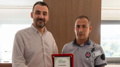 Hayat kurtaran güvenlik görevlisine plaket
