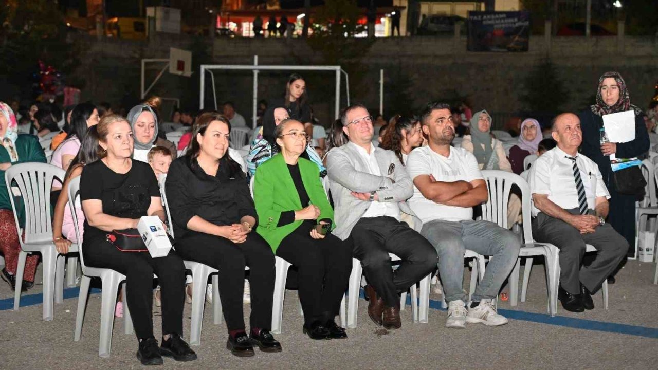 Isparta Belediyesi’nden Dere ve Yenice Mahallelerine sinema keyfi
