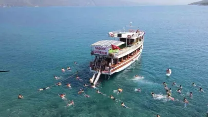 Mahalleliden denizin ortasında davullu zurnalı eğlence
