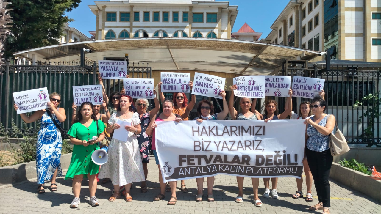 Antalya Kadın Platformu’ndan Diyanet’e suç duyurusu
