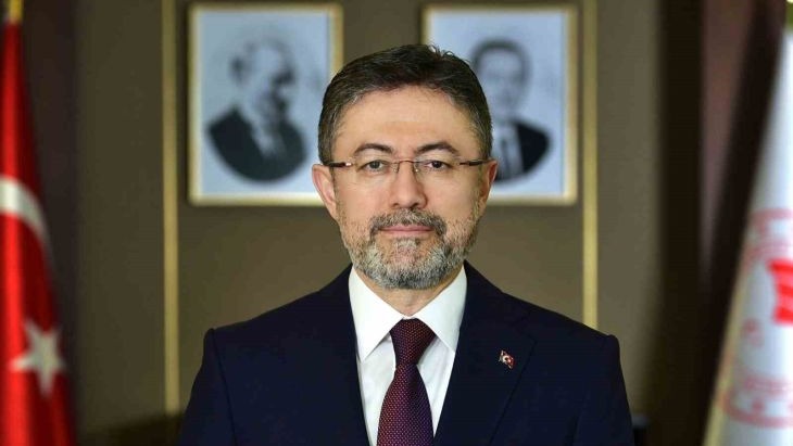Bakan Yumaklı: "Uçağımız havaalanına dönerken acil iniş yapmıştır"