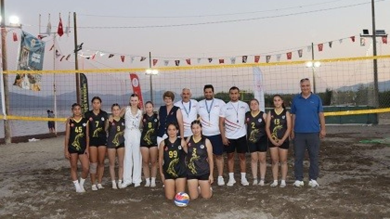 Köyceğiz’de ‘Evinin Sultanları Plajda Zafer Kupası Voleybol Turnuvası’ başladı