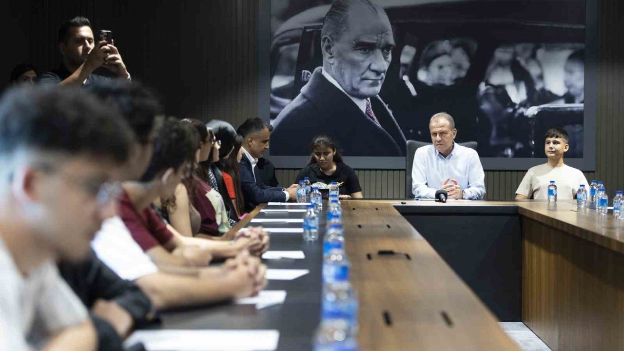 Başkan Seçer: "Sizler Mersin’i markalaştıracak gençlere örneksiniz"
