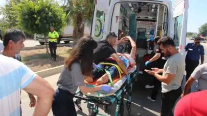 Yol süpürme aracı ile hafif ticari araç çarpıştı: 5 yaralı
