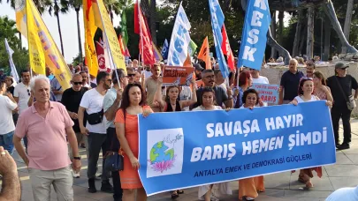 Antalya’da “Yaşasın barış!” sesleri yükseldi
