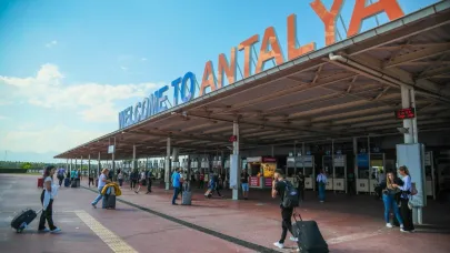 Yaz sezonunda Antalya'ya 11,7 milyon turist geldi