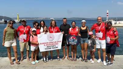 Burdurlu sporcular yüzerek kıtaları birleştirdi