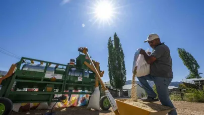 Mersin Büyükşehir Belediyesinden üreticiye ‘Tohum Eleme Makinesi’ desteği