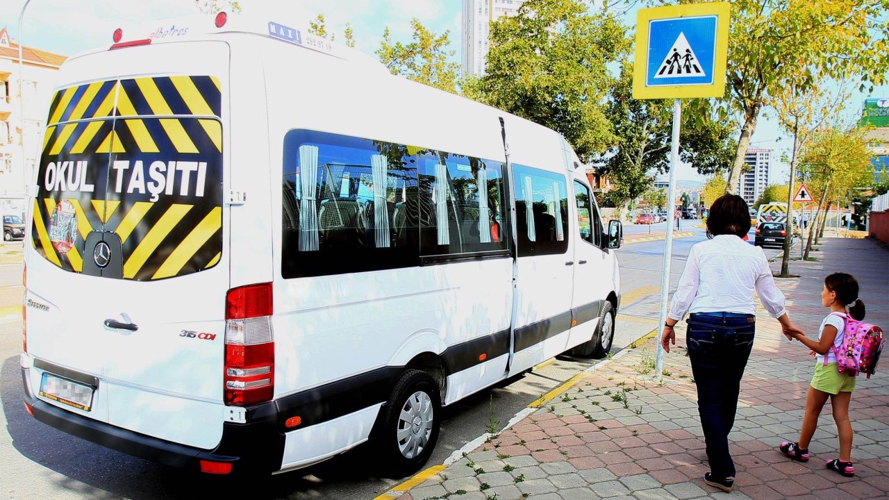 Okul servislerine yüzde 25 zam; son kararı meclis verecek