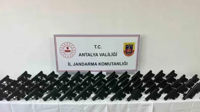 Kepez’de kaçak silah operasyonu: 72 tabanca ele geçirildi