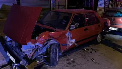 Emniyetin karşı sokağında 6 araca çarparak zarar verip yaya kaçtı