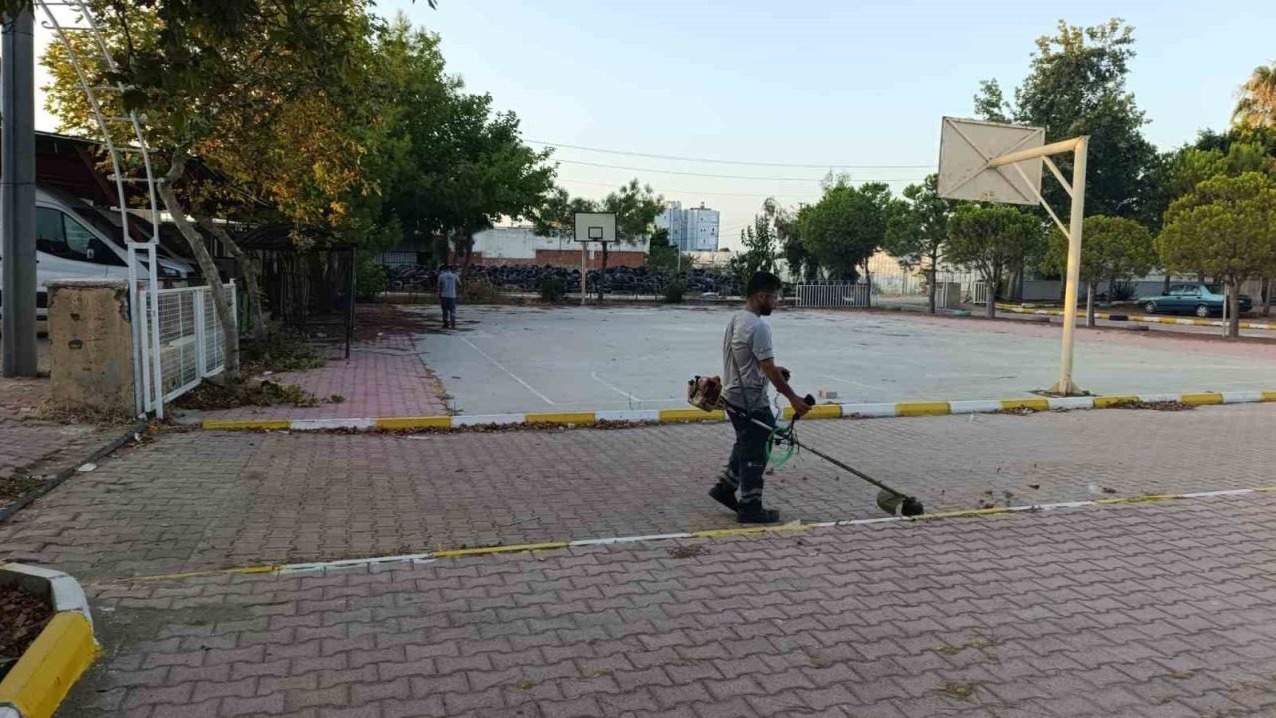 Büyükşehir ekipleri okulları yeni eğitim dönemine hazırlıyor