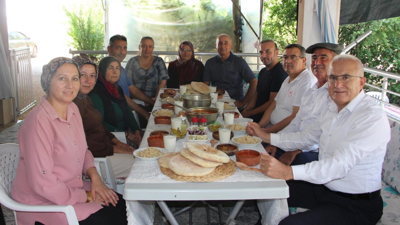 Kumluca'da Civge yemeği için tanıtım etkinliği