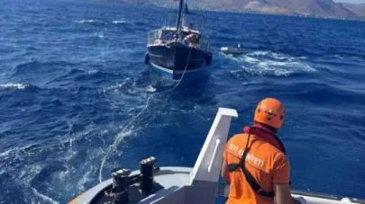 Bodrum’da dümen arızası yapan tekne KIYEM ekiplerince kurtarıldı
