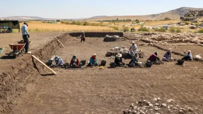 9 bin 500 yıllık kamusal yapı bulundu!