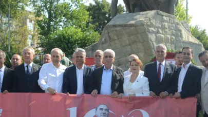 CHP, 102. yaşını Antalya Cumhuriyet Meydanı’nda kutladı