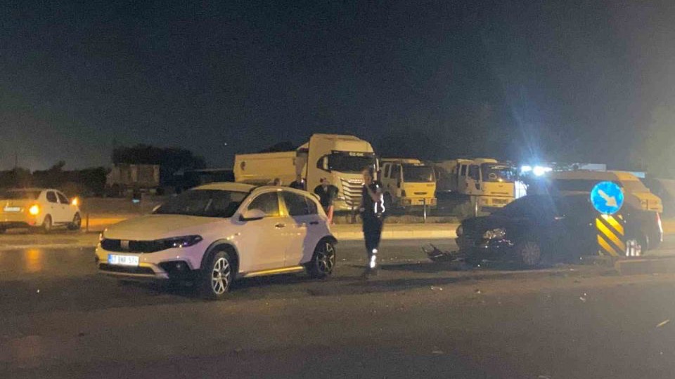 Antalya’da 3 aracın karıştığı kazada 5 kişi yaralandı