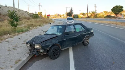 Kaza yaptığı otomobili bırakıp kaçtı