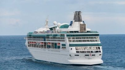 Borcu ödeyemeyince denize atladı!