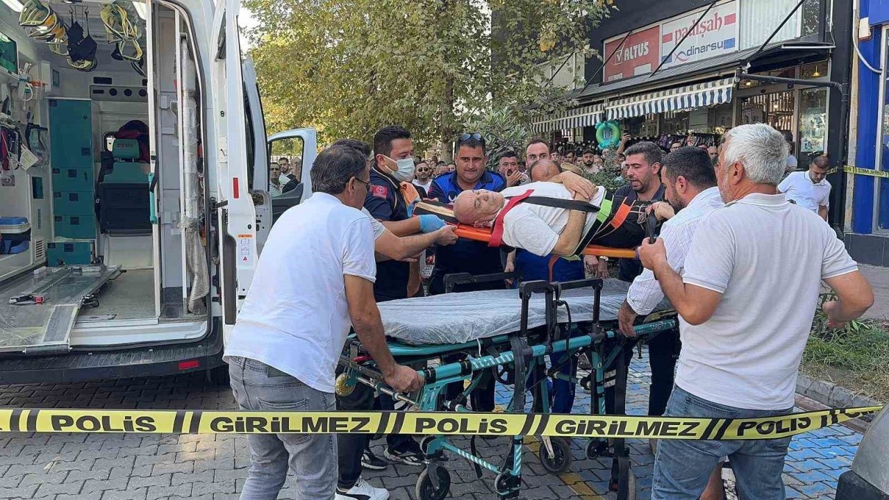 Antalya’da eşiyle birlikte yürüdüğü kaldırımda silahlı saldırıya uğradı