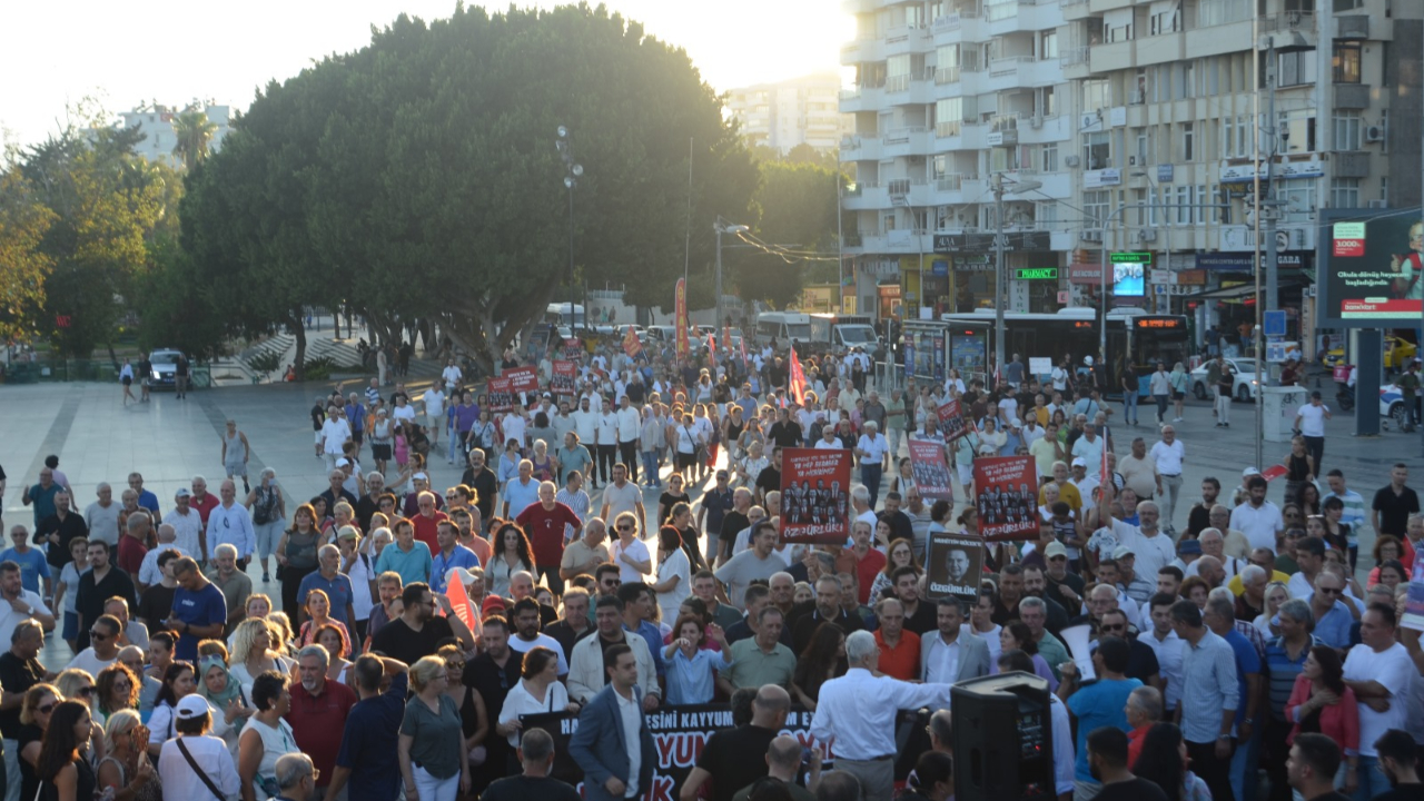 Antalya’da CHP’den kayyım protestosu