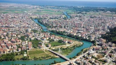 Manavgat’ta 3 kilo külçe altın, 500 bin avro ve 153 bin dolar gizli depoda ele geçirildi