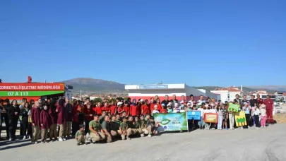 Korkuteli’de öğrenciler ’yeşil vatan’ için fidan dikti
