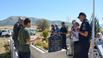 Şehit öğretmen dualarla anıldı
