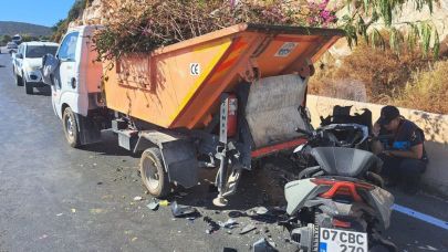 Atık toplama kamyonuna çarpan motosikletin sürücüsü öldü