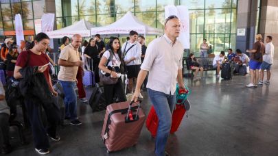 Antalya'da eğitim görecek üniversite öğrencilerine otogarda özel karşılama